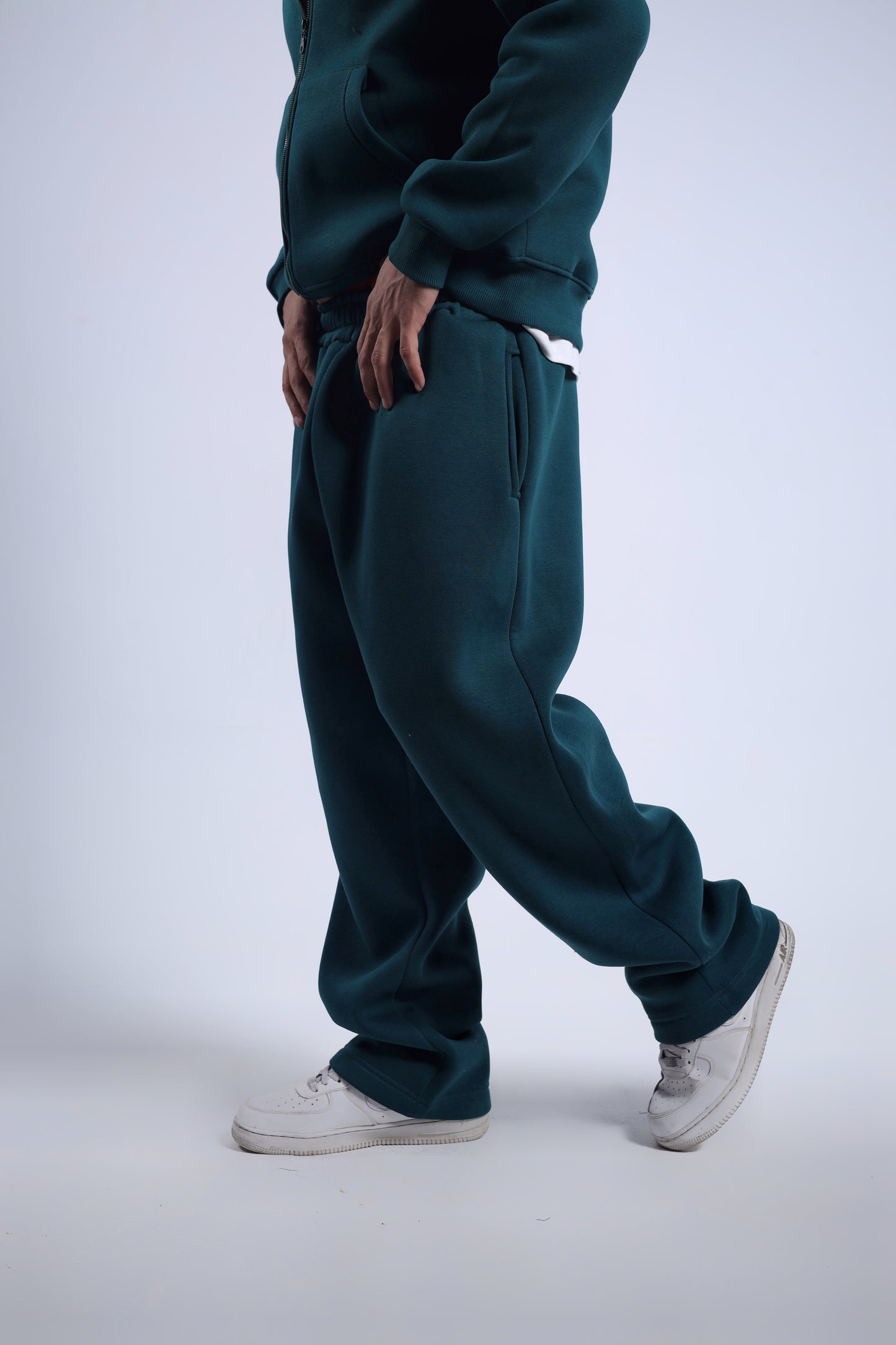 RELAXED FIT SWEATPANTS